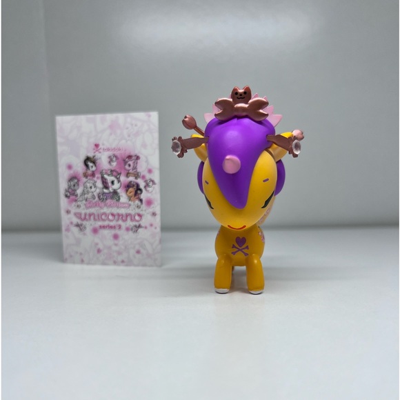 Tokidoki Cherry Blossom Series 2 | MOMOKO | Blind Box Design Toy Figure - Picture 4 of 4